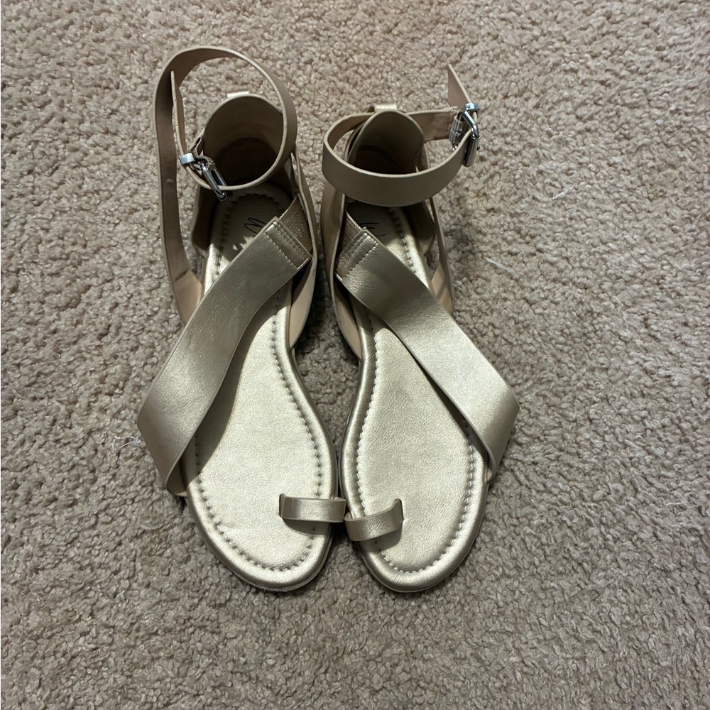 Wonderly Metallic Beige Ankle-Strap Toe-Ring Sandals